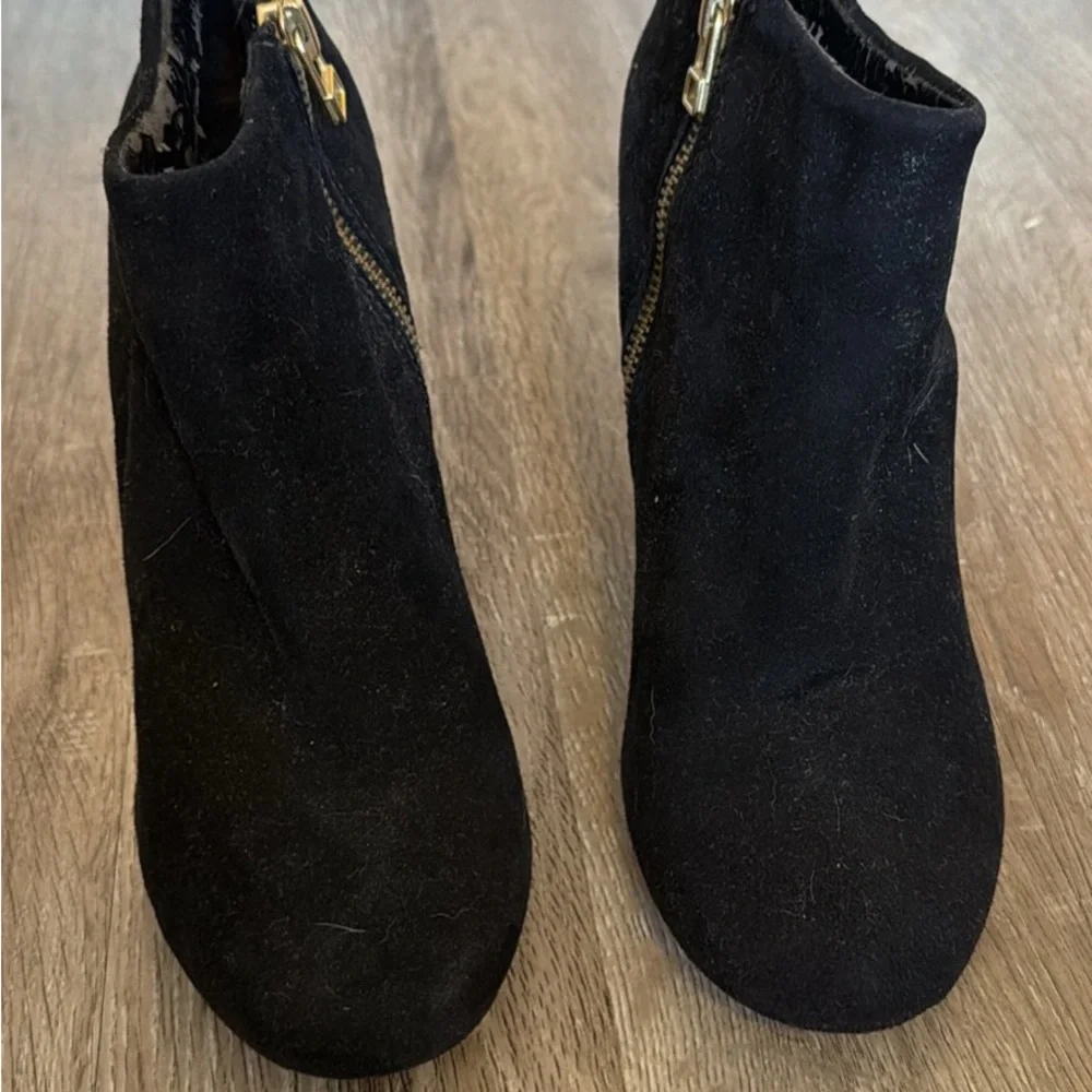 Steve Madden Black Ankle Booties - Picture 1 of 3